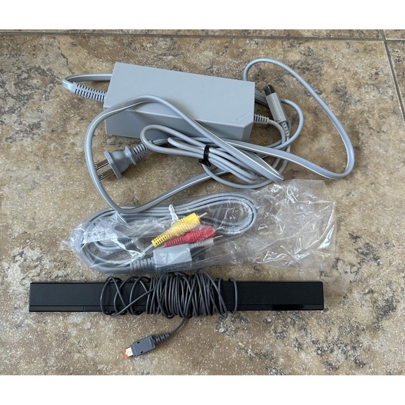 Nintendo Wii accessories RVL-014 Sen Bar, RVL-009 AV Cables,RVL-022 AC Adapter - Picture 5 of 5